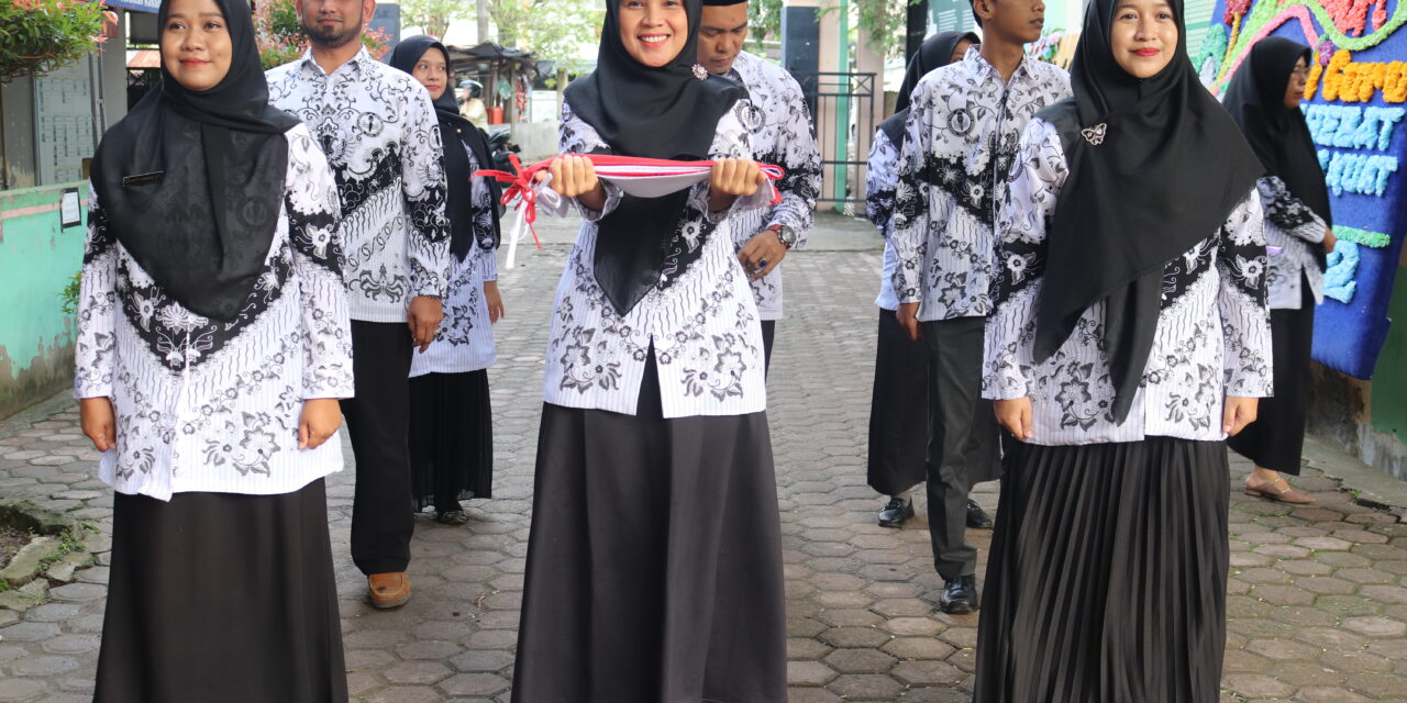 Madrasah Tsanawiyah Negeri 2 Banda Aceh Memperingati Hari Guru Nasional dan Persatuan Guru Republik Indinesia ( PGRI ) ke 79