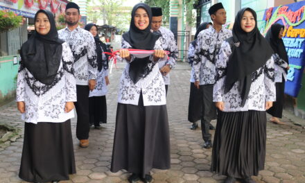 Madrasah Tsanawiyah Negeri 2 Banda Aceh Memperingati Hari Guru Nasional dan Persatuan Guru Republik Indinesia ( PGRI ) ke 79