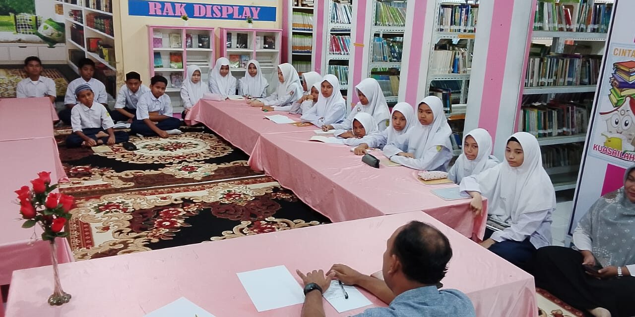 Menulis Bersama Direktur Bandar Publishing