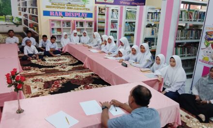 Menulis Bersama Direktur Bandar Publishing